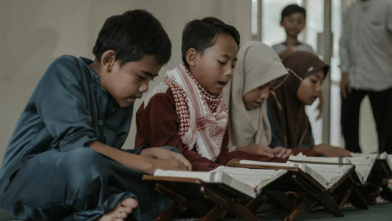 Students memorizing the Quran together
